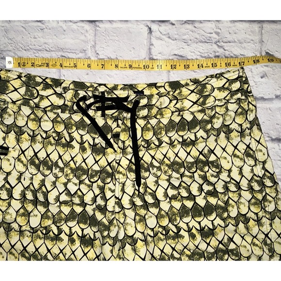 Patagonia Wavefarer Boardshorts Men's Size 34 Drawstring Yellow‎ Reptile Print - Picture 5 of 7